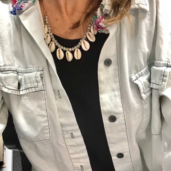 Super Cute Shell Necklace - Picture 3 of 8